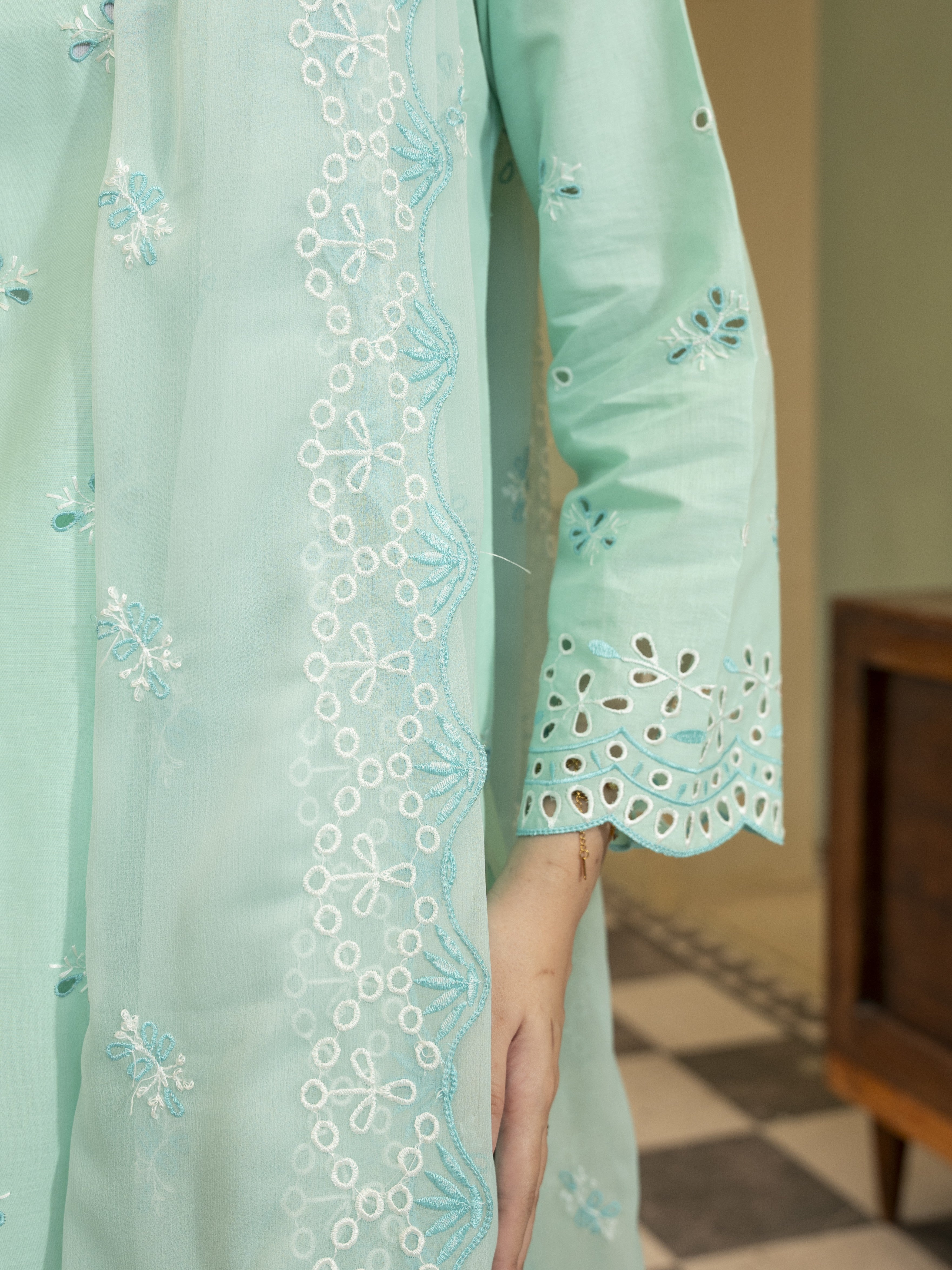 Aquamarine Embroidered Lawn 3pc Suit