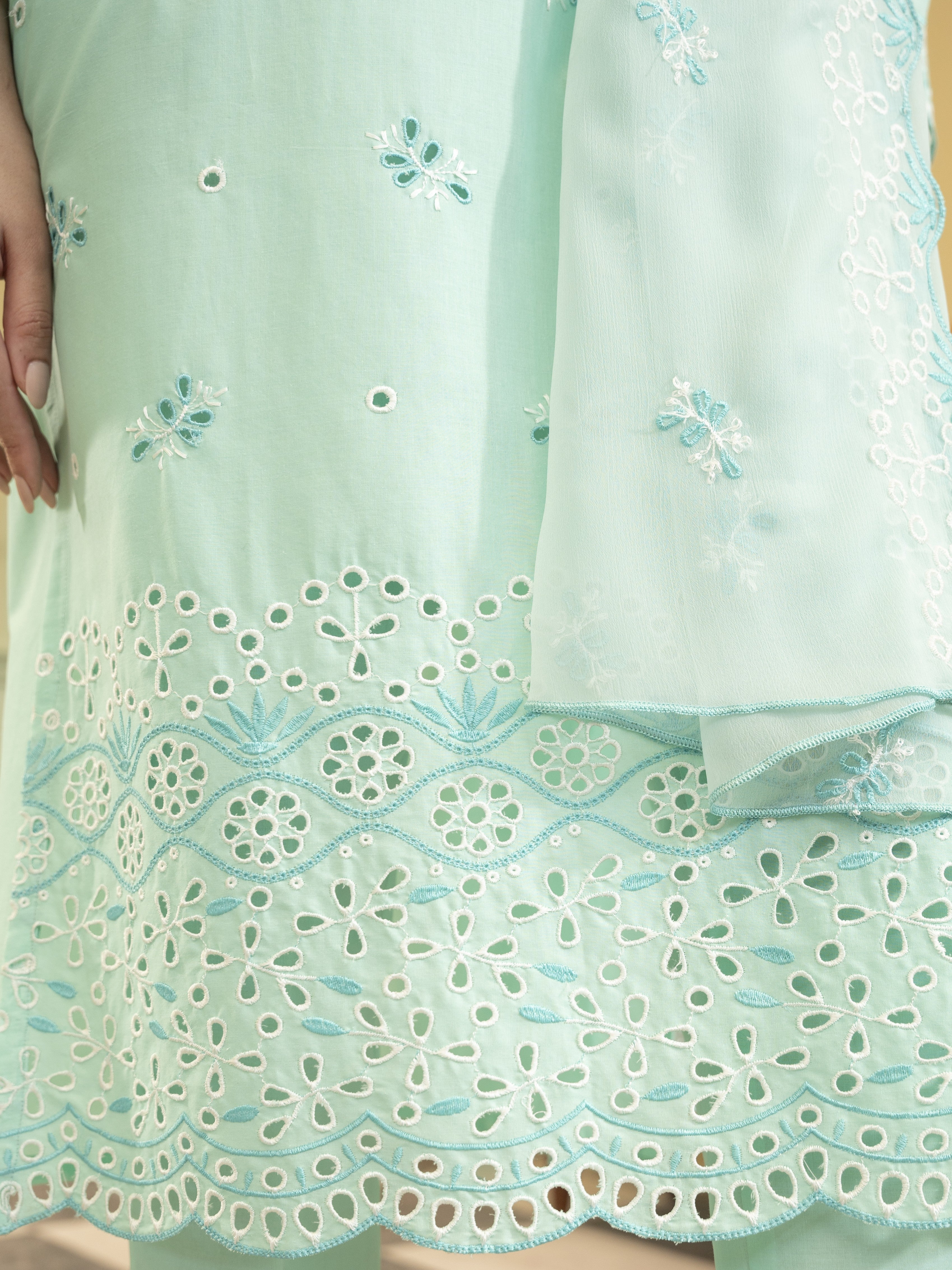 Aquamarine Embroidered Lawn 3pc Suit