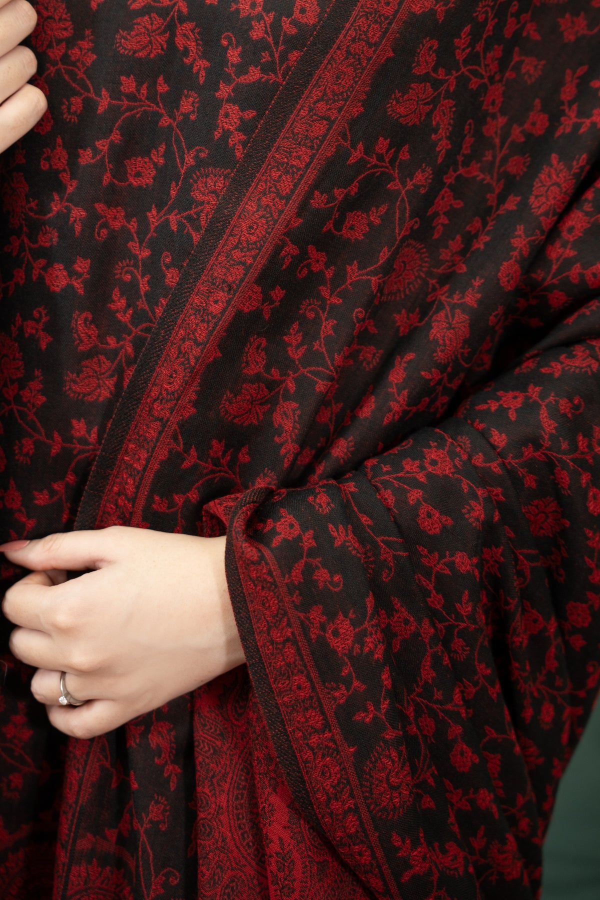 Pashmina Kaani Shawl- Black & Maroon