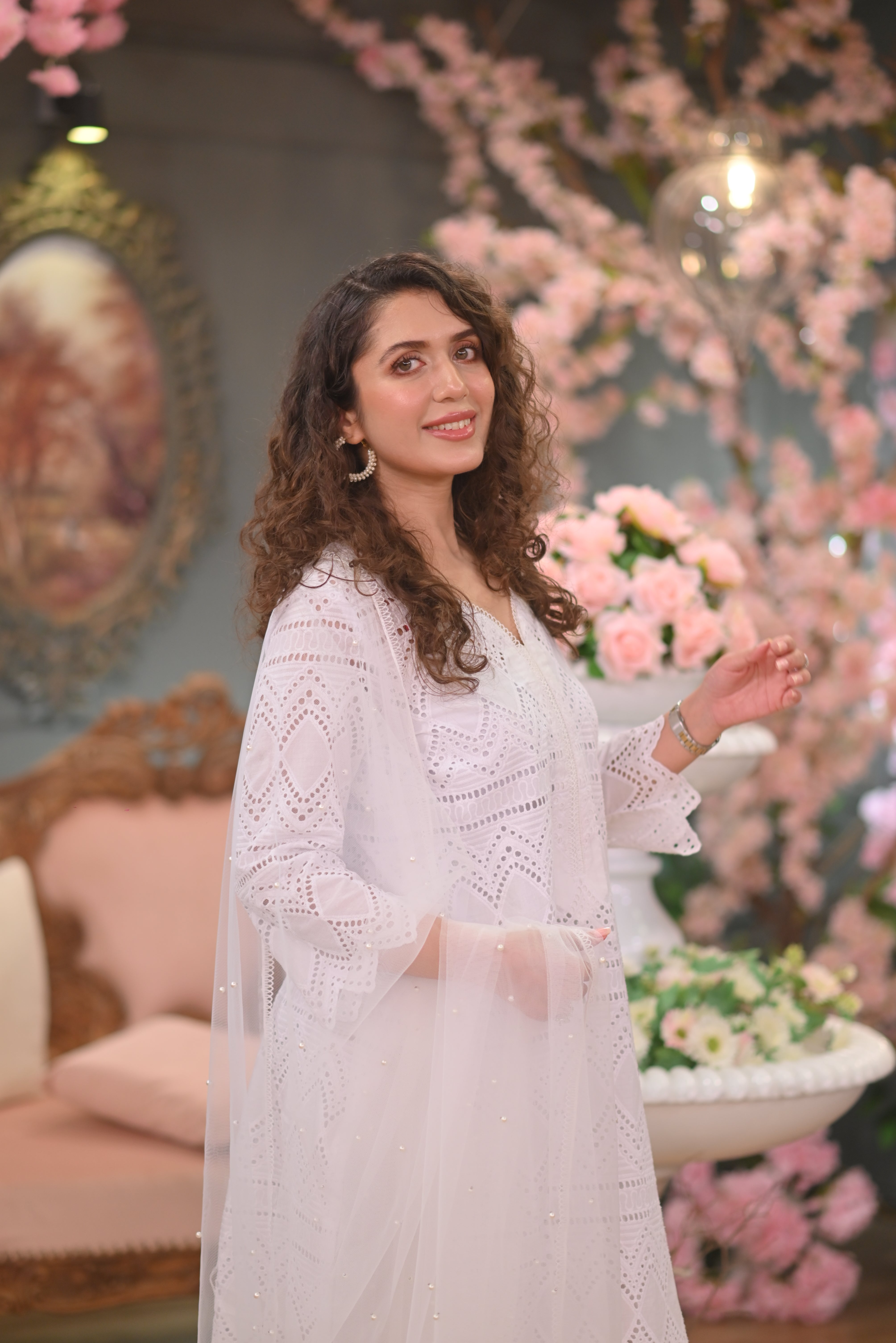 Chikankari Farshi Shalwar 3pc Suit-White
