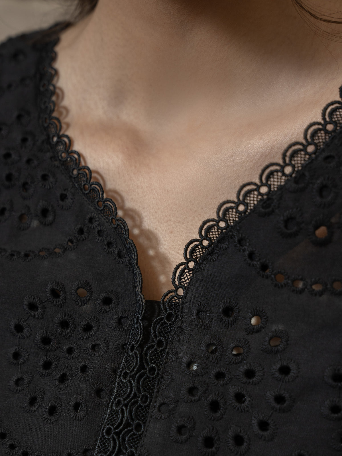 Chikankari Farshi Shalwar 3pc Suit-Black