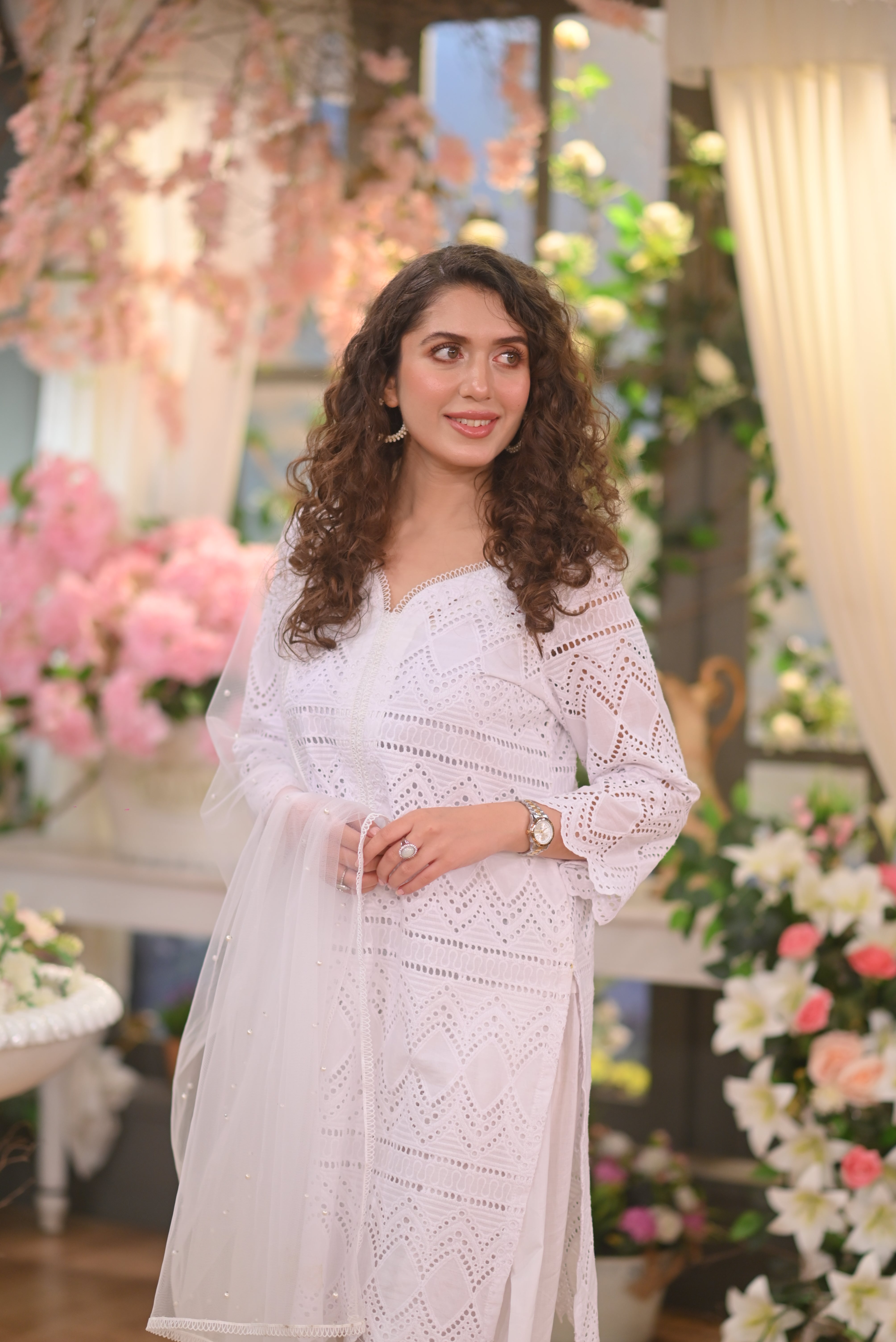 Chikankari Farshi Shalwar 3pc Suit-White