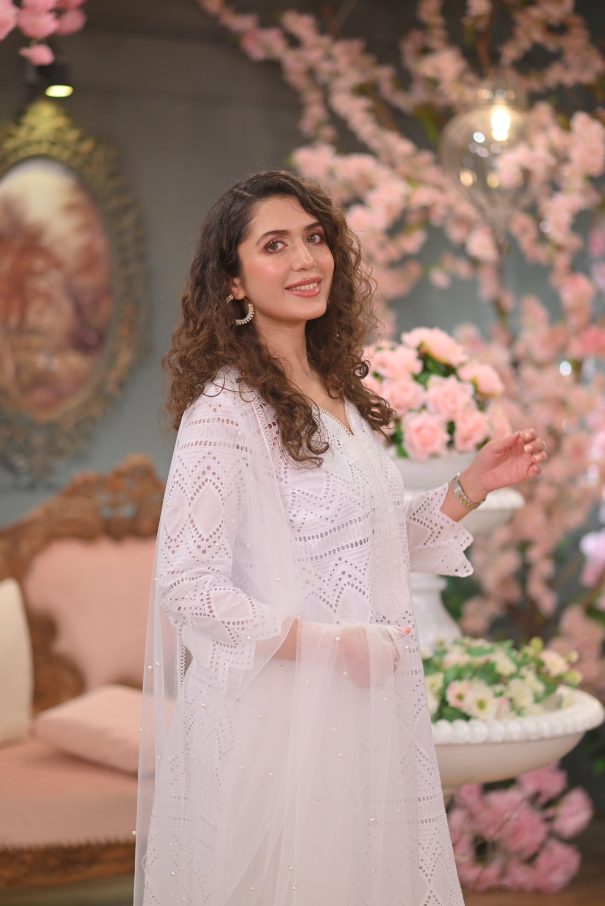 Chikankari Farshi Shalwar 3pc Suit-White